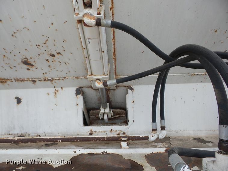 image for item AY9564 1995 Ford L9000 tender truck