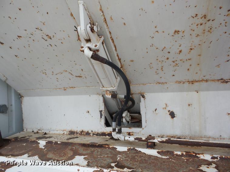 image for item AY9564 1995 Ford L9000 tender truck