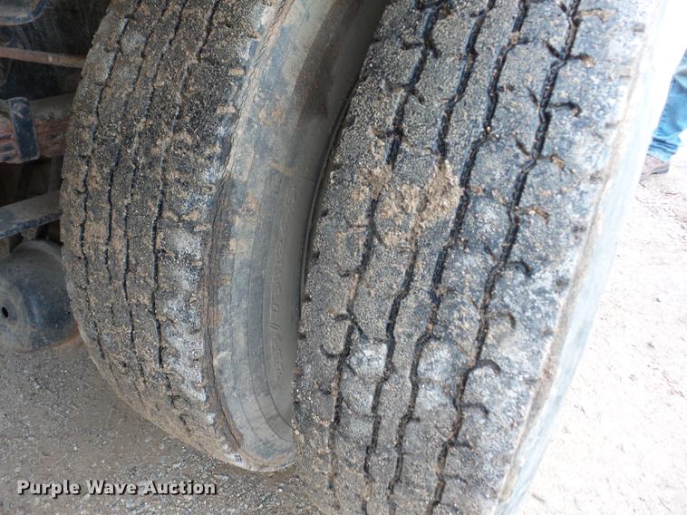 image for item AY9564 1995 Ford L9000 tender truck