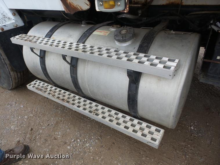 image for item AY9564 1995 Ford L9000 tender truck