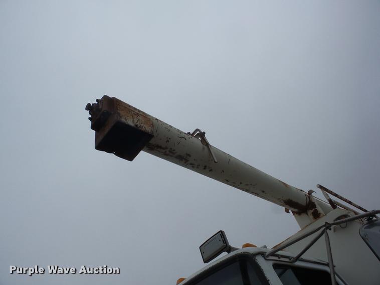 image for item AY9564 1995 Ford L9000 tender truck