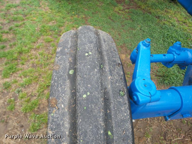 image for item AY9568 1990 Ford 7610 tractor