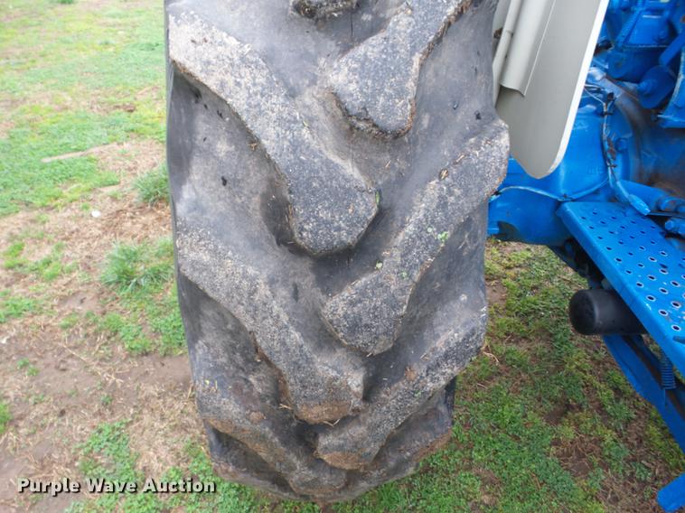 image for item AY9568 1990 Ford 7610 tractor