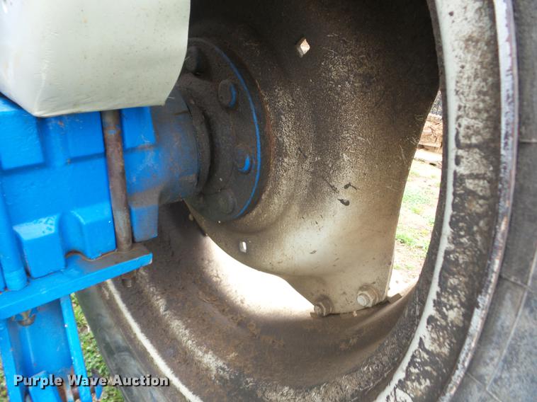 image for item AY9568 1990 Ford 7610 tractor