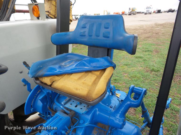 image for item AY9568 1990 Ford 7610 tractor