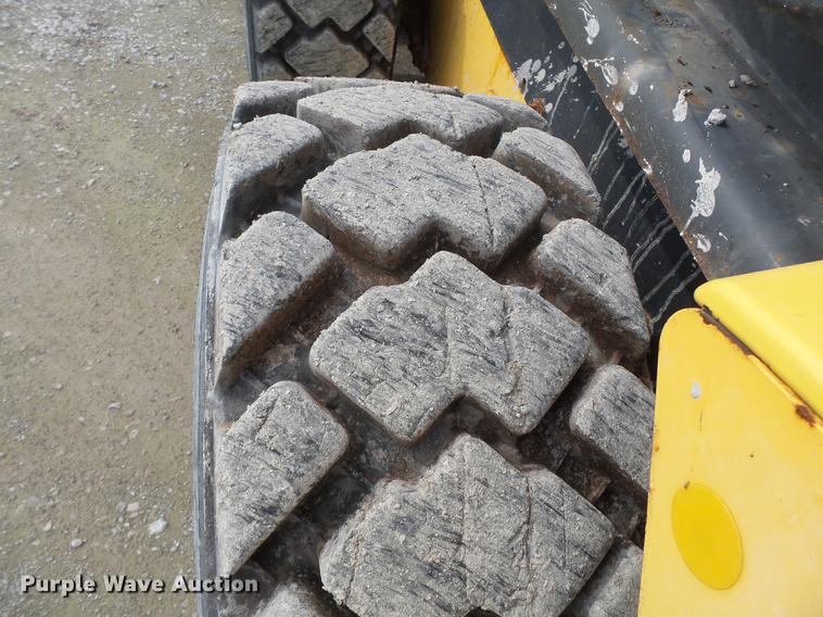 image for item DB7182 2013 New Holland L230 skid steer