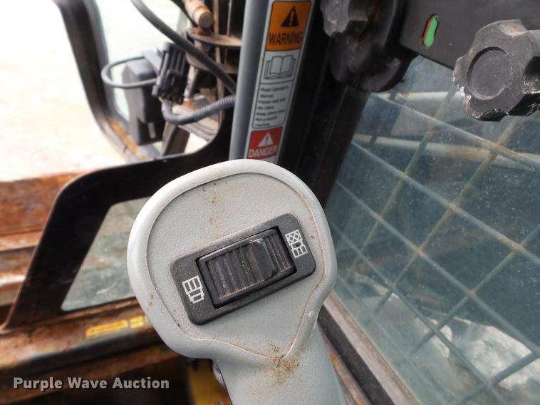 image for item DB7182 2013 New Holland L230 skid steer