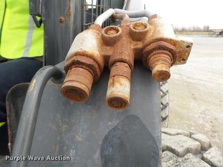 image for item DB7182 2013 New Holland L230 skid steer