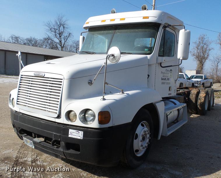 image for item DB7205 2000 Freightliner Century Class FLC12064 truck cab and chassis