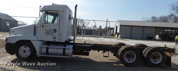 image for item DB7205 2000 Freightliner Century Class FLC12064 truck cab and chassis