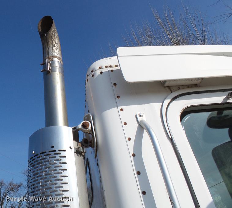 image for item DB7205 2000 Freightliner Century Class FLC12064 truck cab and chassis