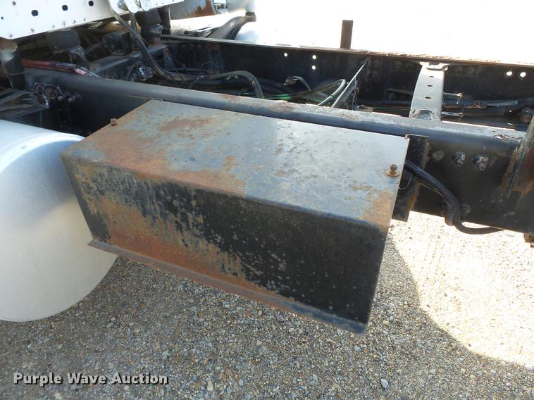 image for item DB7205 2000 Freightliner Century Class FLC12064 truck cab and chassis