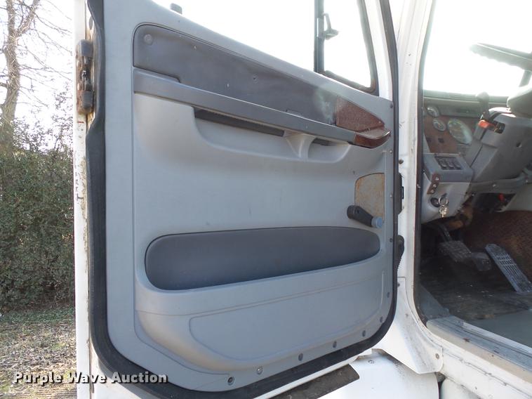 image for item DB7205 2000 Freightliner Century Class FLC12064 truck cab and chassis