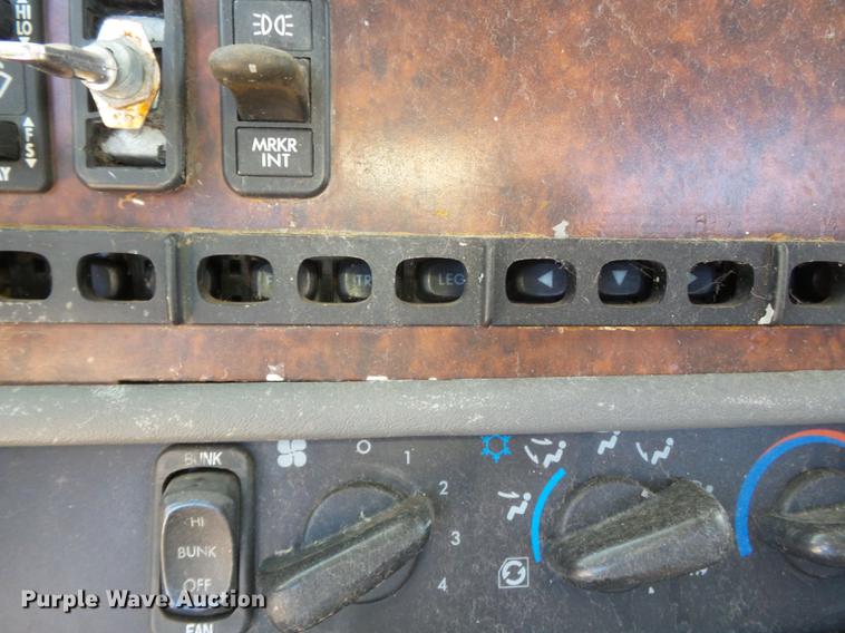 image for item DB7205 2000 Freightliner Century Class FLC12064 truck cab and chassis