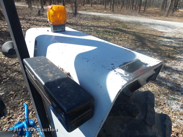 image for item DB7252 1988 Ford 6610 tractor