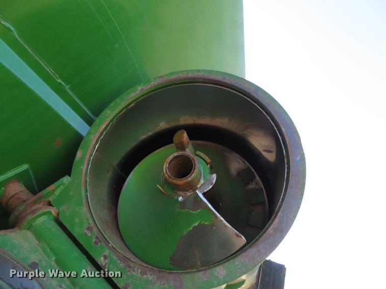 image for item DC0889 Brent 880 grain cart