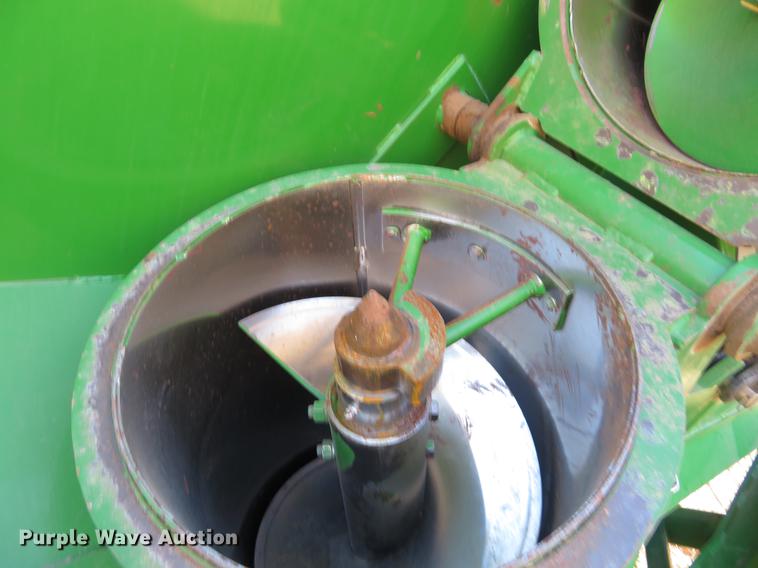 image for item DC0889 Brent 880 grain cart