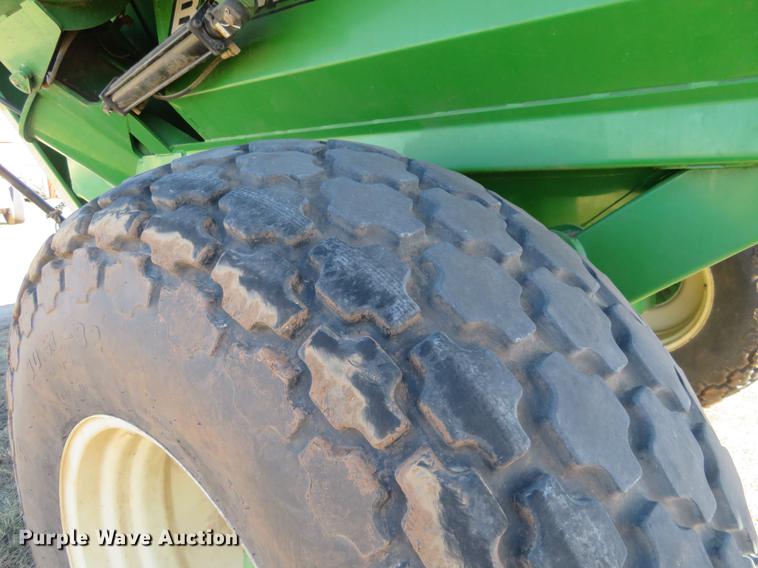 image for item DC0889 Brent 880 grain cart