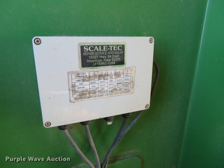 image for item DC0889 Brent 880 grain cart