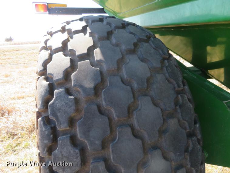 image for item DC0889 Brent 880 grain cart