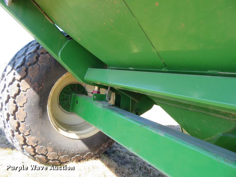 image for item DC0889 Brent 880 grain cart