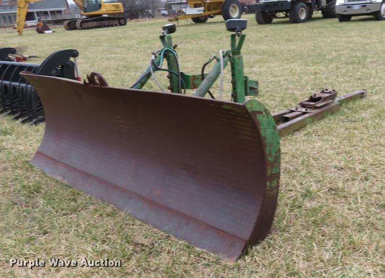 image for item DC0940 John Deere dozer blade