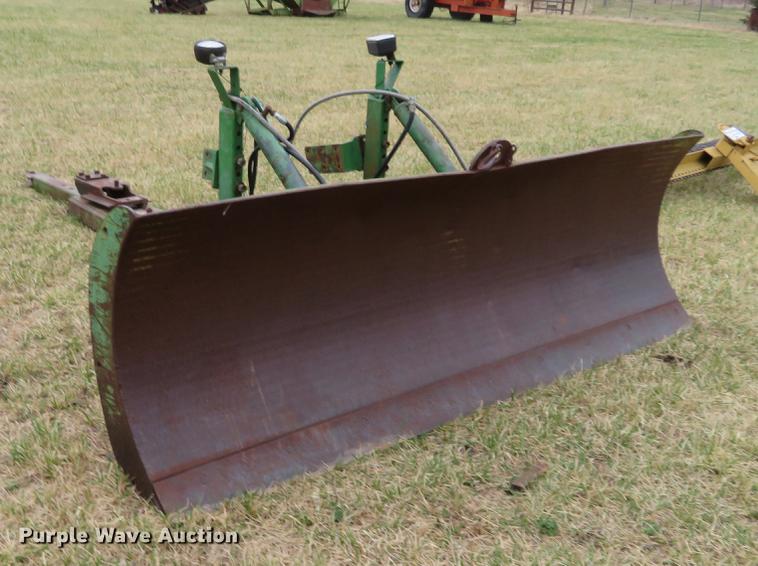 image for item DC0940 John Deere dozer blade