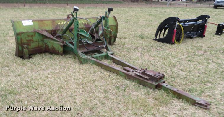 image for item DC0940 John Deere dozer blade