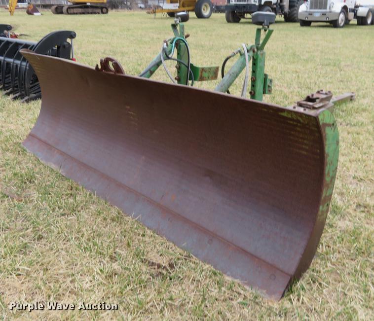 image for item DC0940 John Deere dozer blade