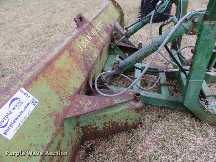 image for item DC0940 John Deere dozer blade