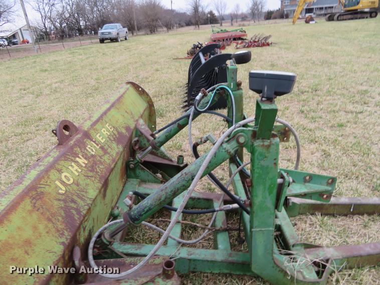 image for item DC0940 John Deere dozer blade