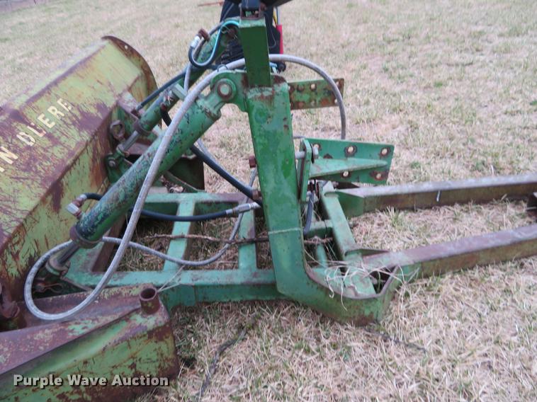 image for item DC0940 John Deere dozer blade