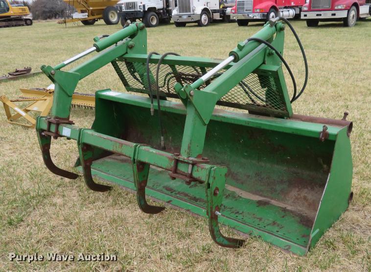 image for item DC0942 John Deere bucket