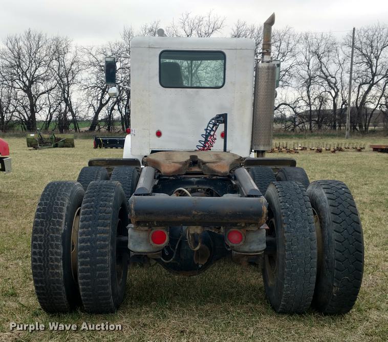 image for item DC0953 1977 Peterbilt 359 S13 semi truck