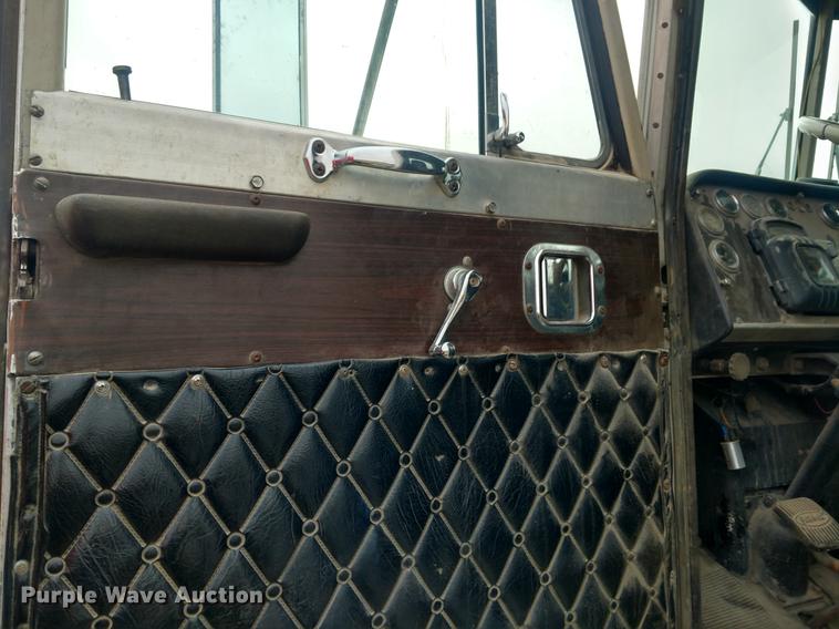 image for item DC0953 1977 Peterbilt 359 S13 semi truck