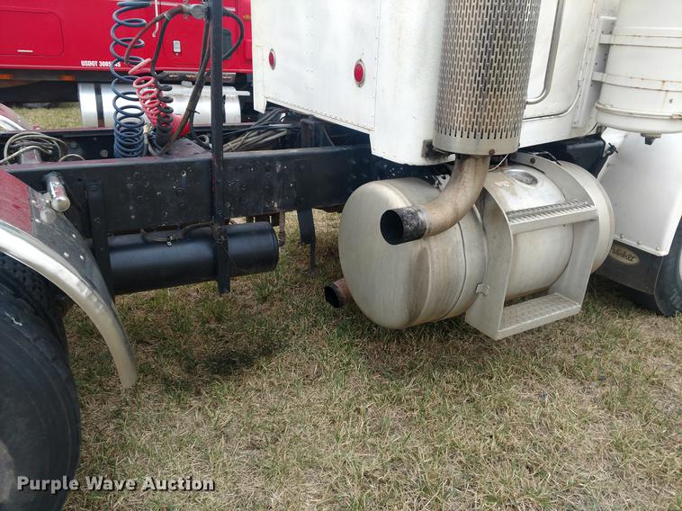 image for item DC0953 1977 Peterbilt 359 S13 semi truck