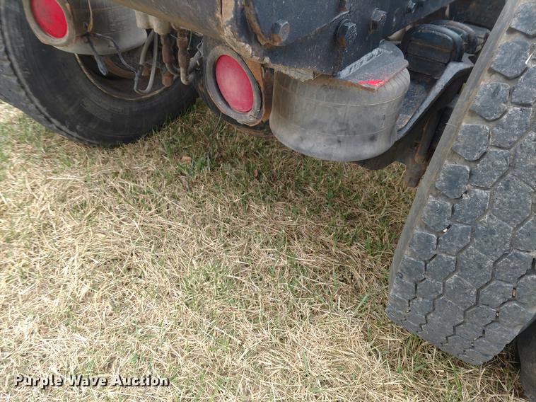 image for item DC0953 1977 Peterbilt 359 S13 semi truck