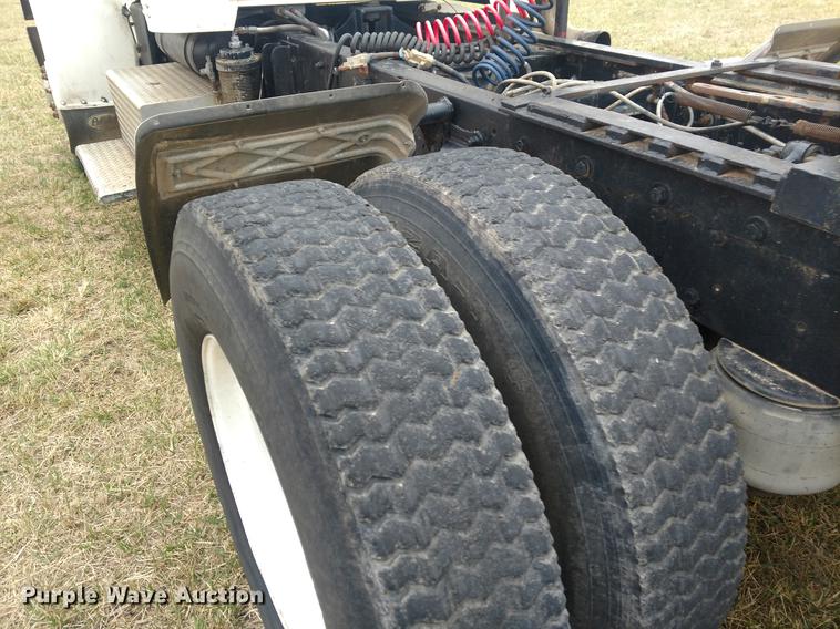 image for item DC0953 1977 Peterbilt 359 S13 semi truck