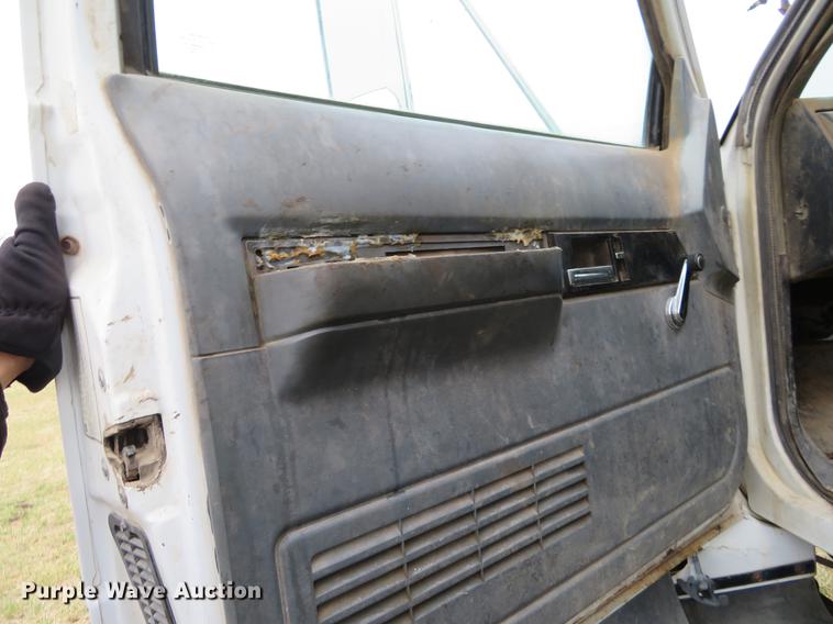 image for item DC0954 1994 Chevrolet Kodiak applicator truck