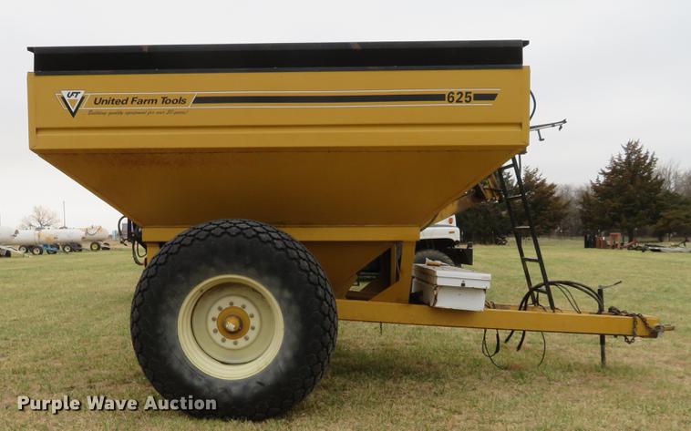 image for item DC0955 UFT 625-H grain cart