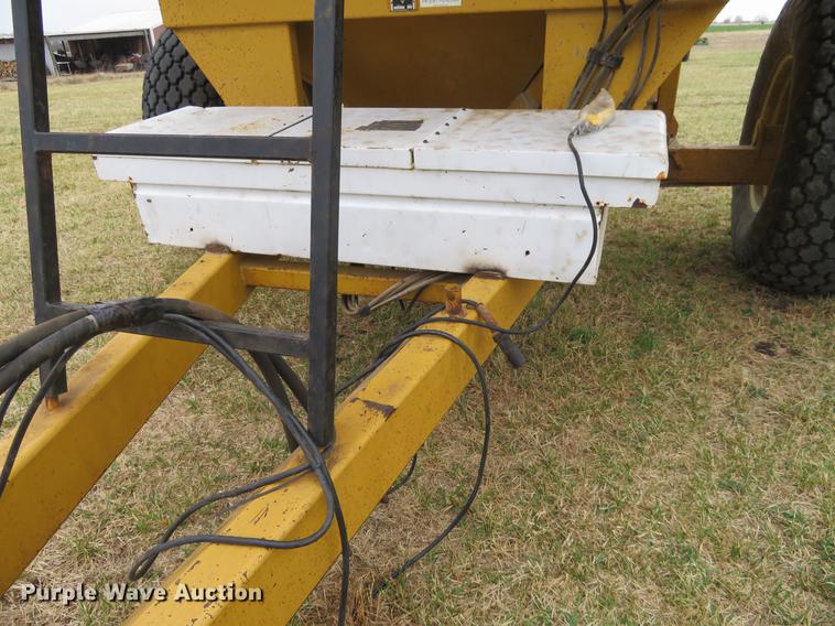 image for item DC0955 UFT 625-H grain cart