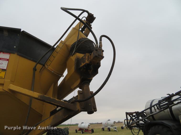 image for item DC0955 UFT 625-H grain cart