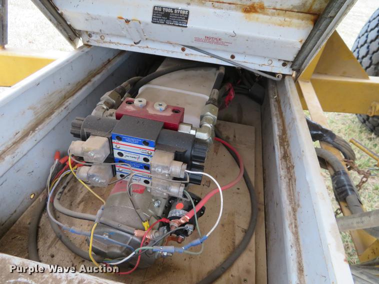 image for item DC0955 UFT 625-H grain cart