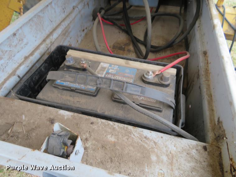 image for item DC0955 UFT 625-H grain cart