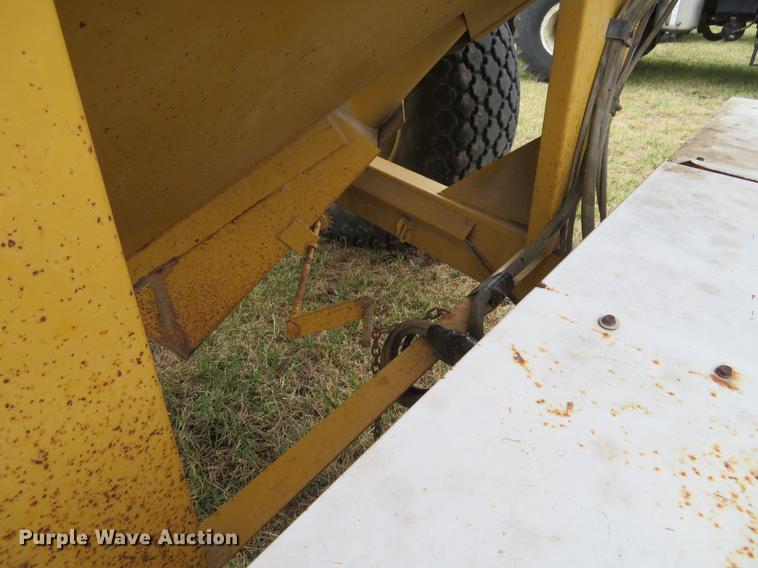 image for item DC0955 UFT 625-H grain cart