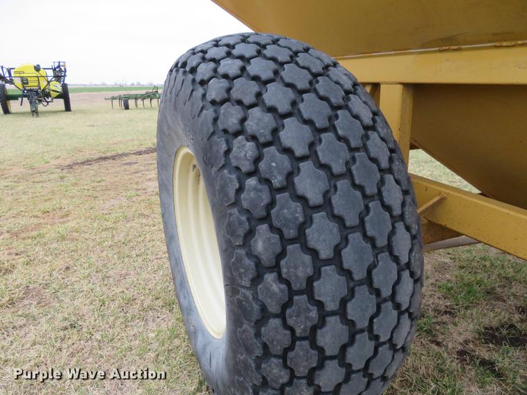 image for item DC0955 UFT 625-H grain cart