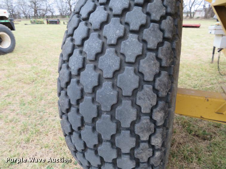 image for item DC0955 UFT 625-H grain cart