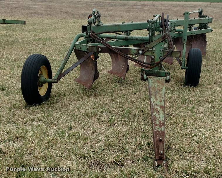 image for item DC0960 John Deere A3100 six bottom plow