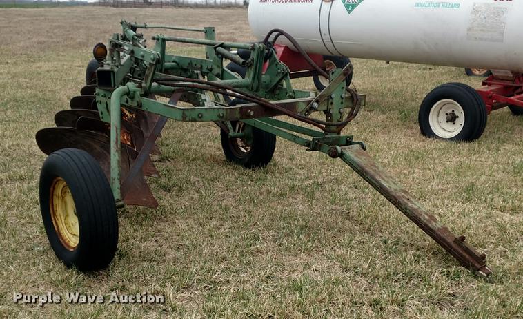 image for item DC0960 John Deere A3100 six bottom plow