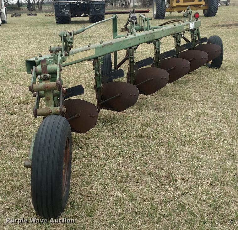 image for item DC0960 John Deere A3100 six bottom plow